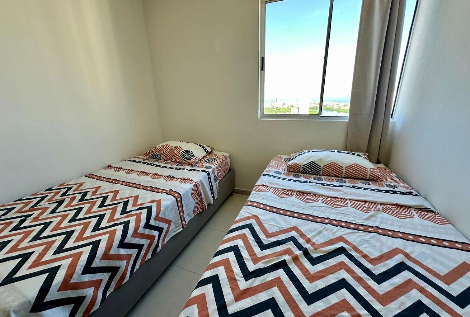 Hermosa Vista Desde El Piso 31 Cerca A Marbella Apartamento *
