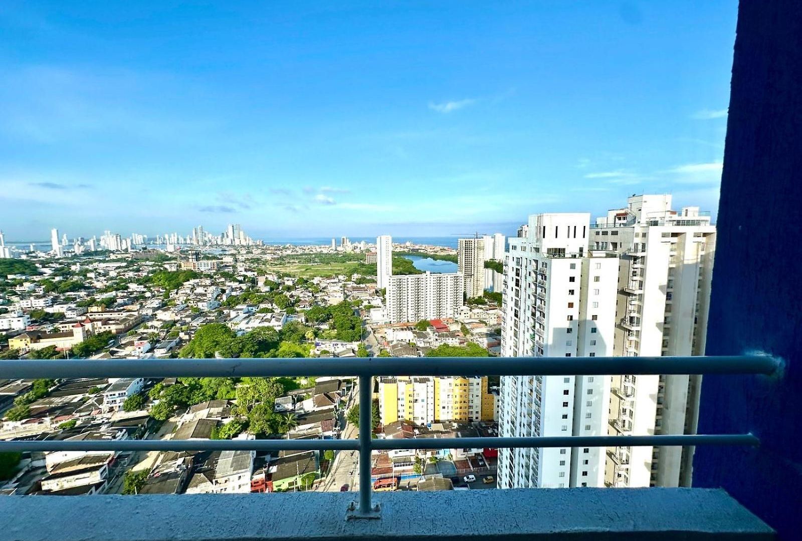 Hermosa Vista Desde El Piso 31 Cerca A Marbella *