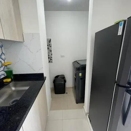 Hermosa Vista Desde El Piso 31 Cerca A Marbella *